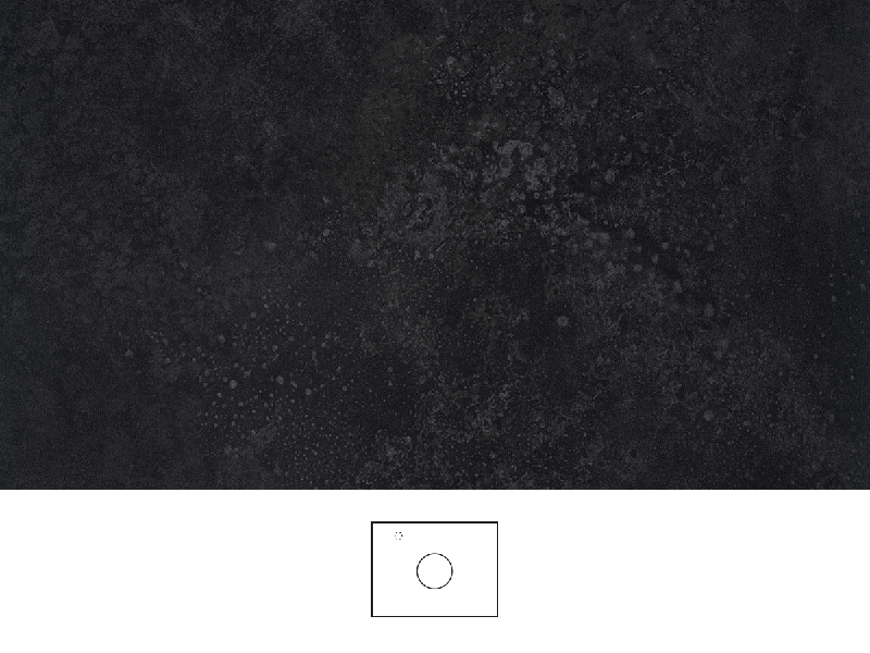 Grafit benkeplate 60 cm i dyp svartgrå steinlook med matt finish og diskret mønstret struktur. Servant plassert i midten av benkeplaten, krom ettgrepsarmatur til venstre for servanten.